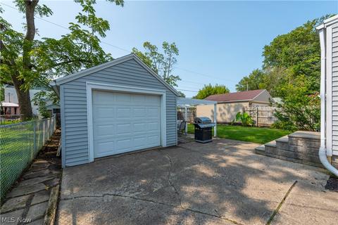 224 Hawthorne St, Elyria, OH 44035 photo 7