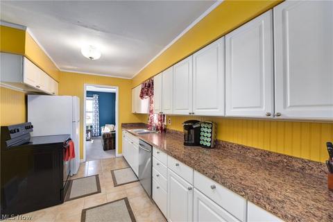 224 Hawthorne St, Elyria, OH 44035 photo 3
