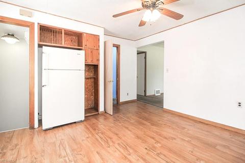 1634 Maple Dr, Lorain, OH 44052 photo 3