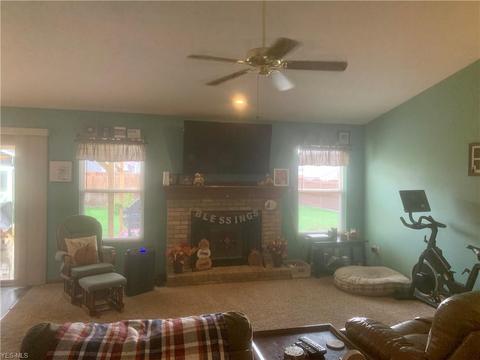 519 Hampton Dr, Elyria, OH 44035 photo 2