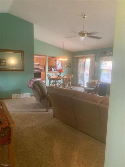 519 Hampton Dr, Elyria, OH 44035 photo 5
