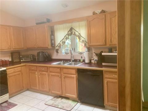 519 Hampton Dr, Elyria, OH 44035 photo 9