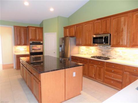 129 Brighton Dr, Aurora, OH 44202 photo 4