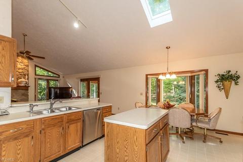 8469 Barbara Dr, Mentor, OH 44060 photo 12