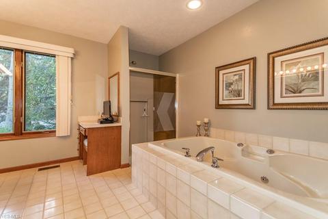 8469 Barbara Dr, Mentor, OH 44060 photo 17