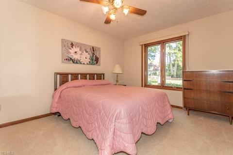 8469 Barbara Dr, Mentor, OH 44060 photo 21