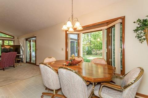 8469 Barbara Dr, Mentor, OH 44060 photo 3