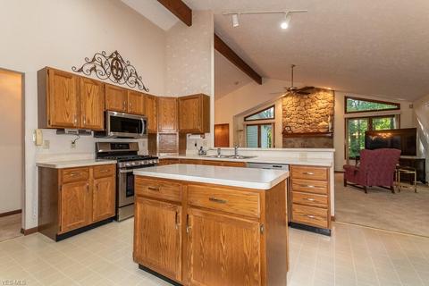 8469 Barbara Dr, Mentor, OH 44060 photo 11