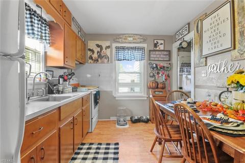 615 Sexton St, Struthers, OH 44471 photo 3