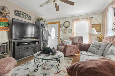 615 Sexton St, Struthers, OH 44471 photo 2