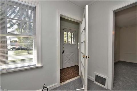 261 E 211th St, Euclid, OH 44123 photo 3