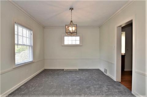 261 E 211th St, Euclid, OH 44123 photo 8