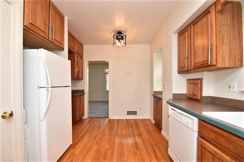 261 E 211th St, Euclid, OH 44123 photo 13