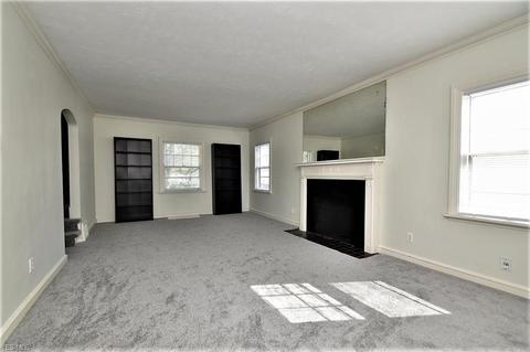 261 E 211th St, Euclid, OH 44123 photo 5
