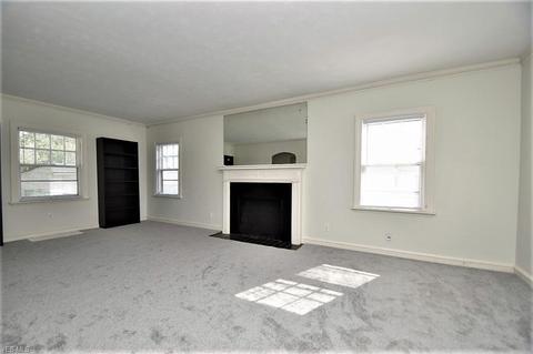 261 E 211th St, Euclid, OH 44123 photo 4