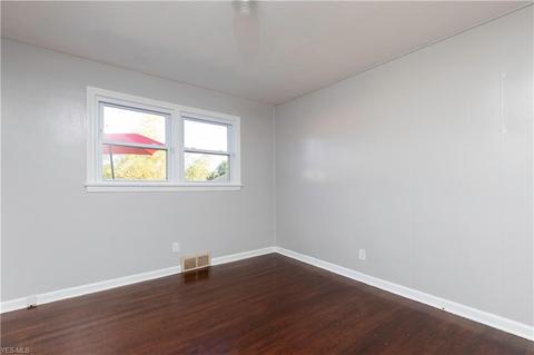 545 Creed St, Struthers, OH 44471 photo 10