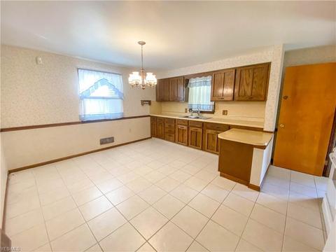 941 Garfield St, Struthers, OH 44471 photo 6