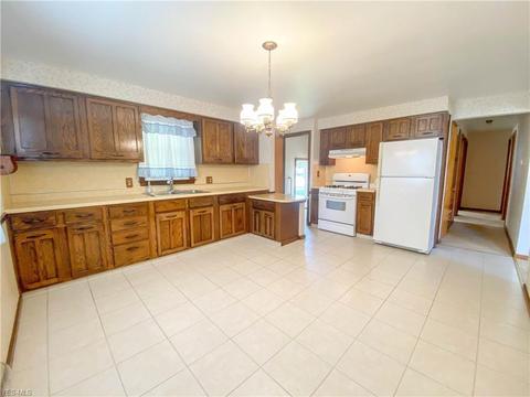 941 Garfield St, Struthers, OH 44471 photo 7