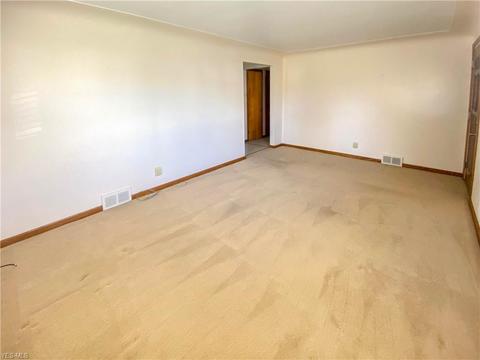 941 Garfield St, Struthers, OH 44471 photo 4