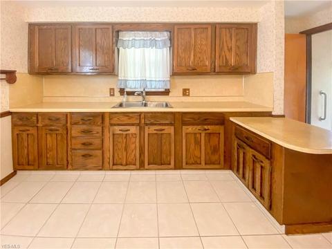 941 Garfield St, Struthers, OH 44471 photo 8