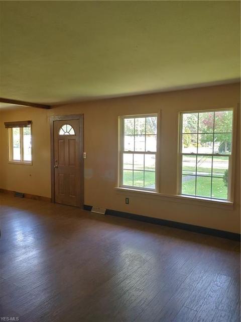 389 Walnut Dr, Berea, OH 44017 photo 8