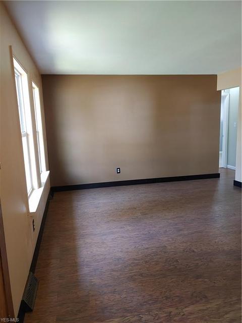 389 Walnut Dr, Berea, OH 44017 photo 7