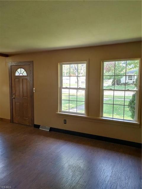 389 Walnut Dr, Berea, OH 44017 photo 9