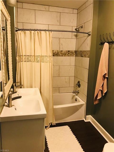 404 E 7th St, Dover, OH 44622 photo 11