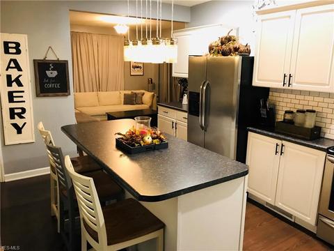 404 E 7th St, Dover, OH 44622 photo 2