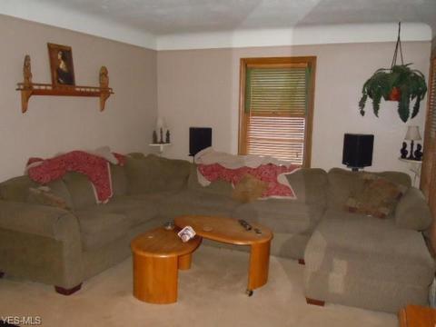 2811 Hearthstone Rd, Parma, OH 44134 photo 2
