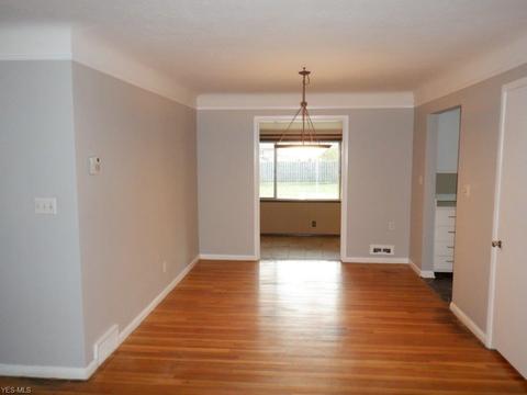320 Starlight Dr, Seven Hills, OH 44131 photo 11