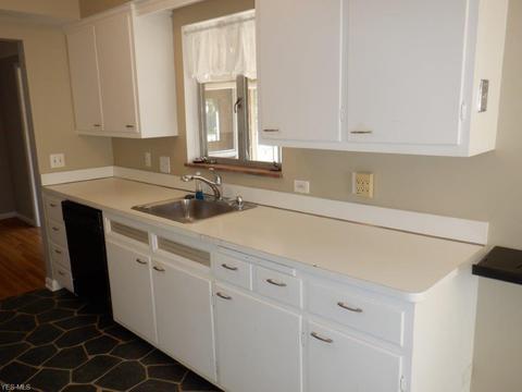 320 Starlight Dr, Seven Hills, OH 44131 photo 7