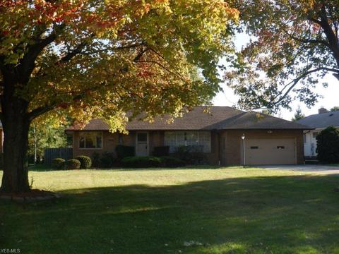 320 Starlight Dr, Seven Hills, OH 44131 photo 1