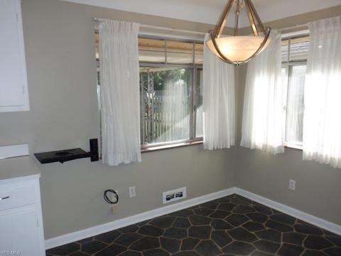 320 Starlight Dr, Seven Hills, OH 44131 photo 5