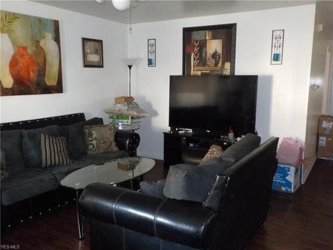 910 Saxon Ave, Akron, OH 44314 photo 3