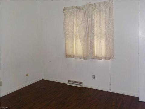 910 Saxon Ave, Akron, OH 44314 photo 7