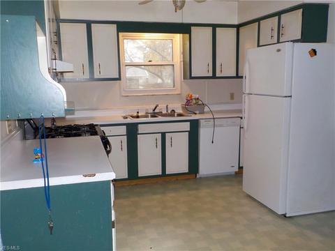 910 Saxon Ave, Akron, OH 44314 photo 5