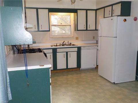 910 Saxon Ave, Akron, OH 44314 photo 6
