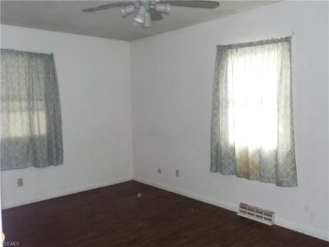 910 Saxon Ave, Akron, OH 44314 photo 9