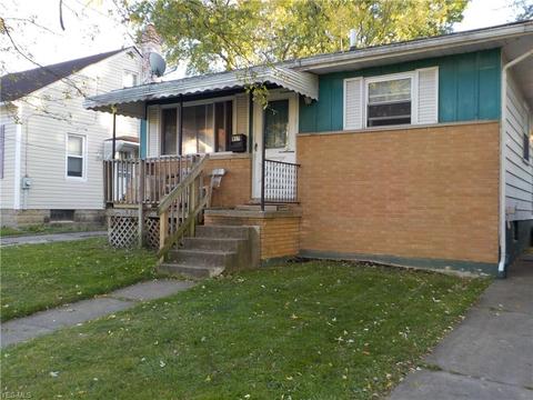 910 Saxon Ave, Akron, OH 44314 photo 2