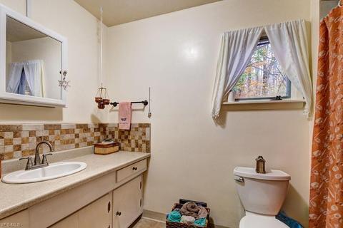 9837 Chardon Rd, Chardon, OH 44024 photo 17
