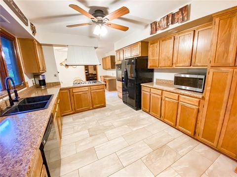 6405 E Sprague Rd, Independence, OH 44131 photo 2