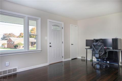 224 Wilson St, Struthers, OH 44471 photo 2