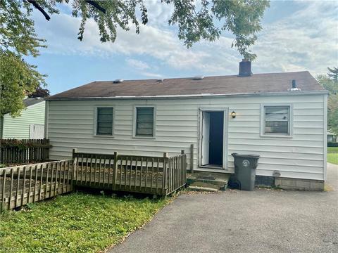 940 Compton Ln, Youngstown, OH 44502 photo 2