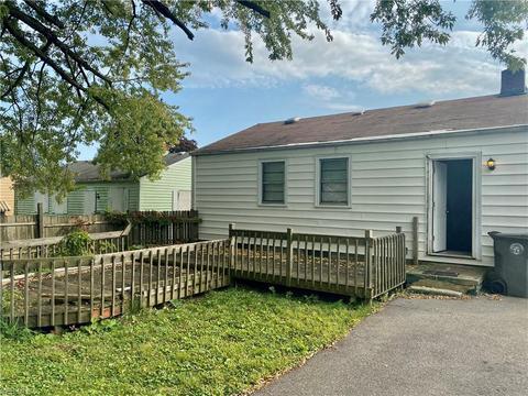 940 Compton Ln, Youngstown, OH 44502 photo 3