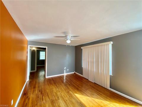 940 Compton Ln, Youngstown, OH 44502 photo 4