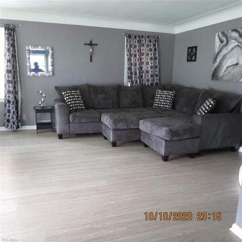 4102 Snow Rd, Parma, OH 44134 photo 2