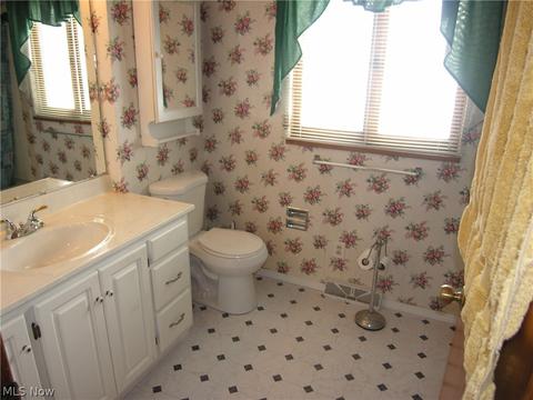 121 Denison Ave, Elyria, OH 44035 photo 8