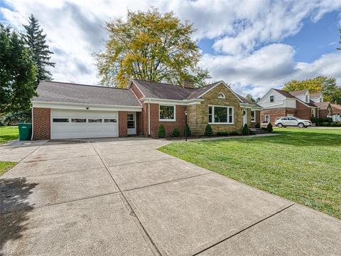 288 Mapleview Dr, Seven Hills, OH 44131 photo 4