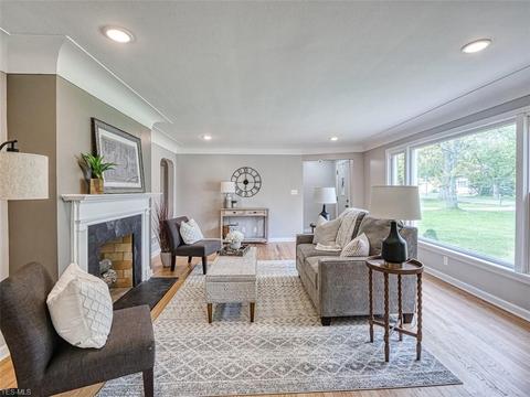 288 Mapleview Dr, Seven Hills, OH 44131 photo 5